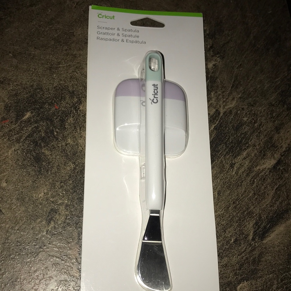 NEW - Cricut scraper & spatula